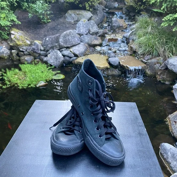 Converse Chuck Taylor All Stars SZ 8.5 - Picture 1 of 8